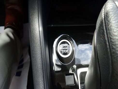 Used 2025 Nissan Versa SV FWD image 24