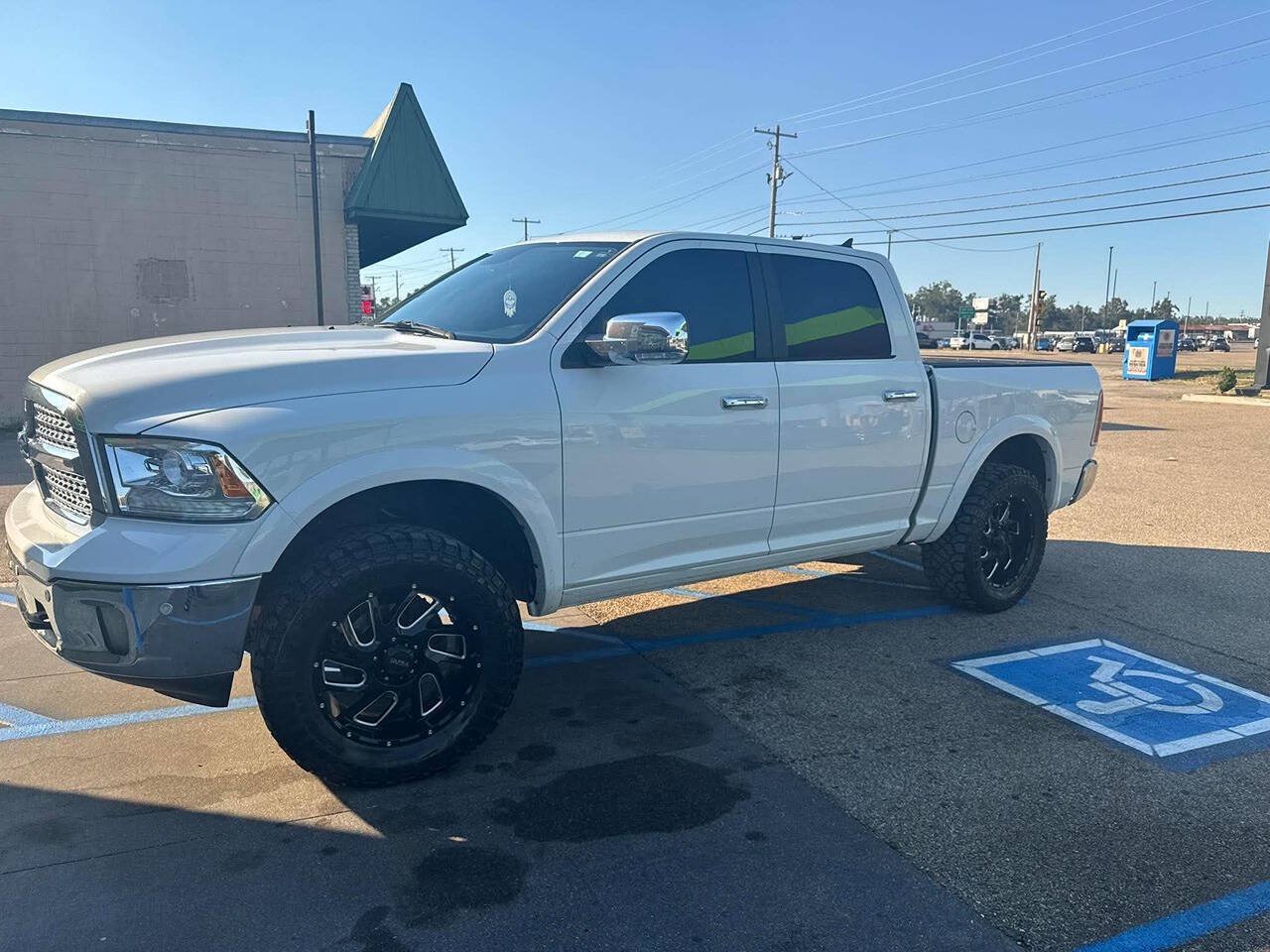 Used 2017 RAM 1500 Laramie w/ Convenience Group AWD/4WD image 2
