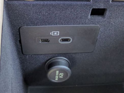 New 2026 Volvo XC90 B6 Plus w/ Protection Package Premier image 30