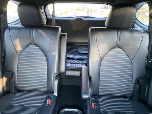 Used 2022 Toyota Highlander XSE AWD/4WD image 19