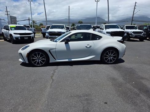 Used 2023 Toyota GR86 RWD image 4