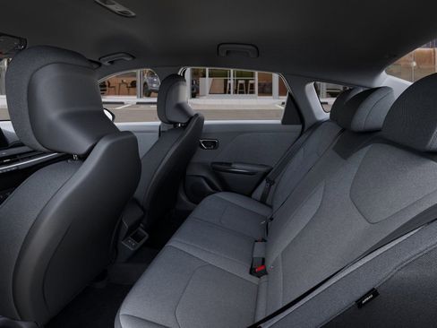 New 2025 Kia K4 LXS image 17