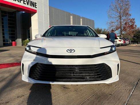 Used 2025 Toyota Camry LE image 4