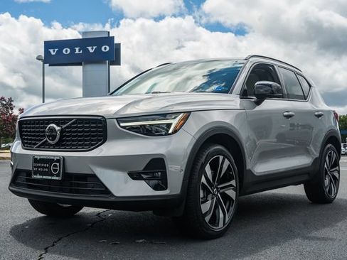 Certified 2023 Volvo XC40 B5 Ultimate w/ Protection Package Premier AWD/4WD image 3