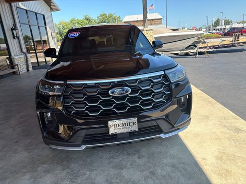 Used 2025 Ford Explorer Platinum AWD/4WD image 25