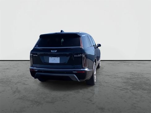 Certified 2026 Cadillac Vistiq Luxury image 7
