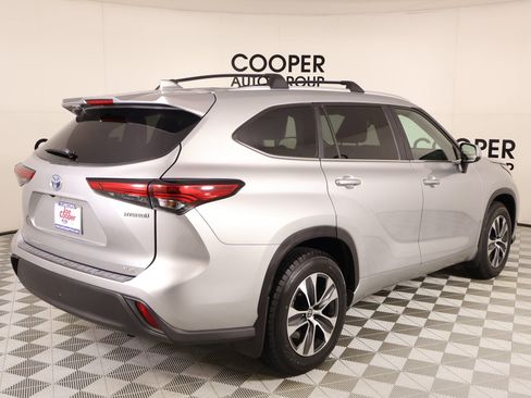 Used 2023 Toyota Highlander XLE FWD image 22