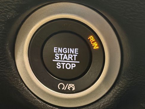 Used 2025 Chrysler Pacifica Select image 29