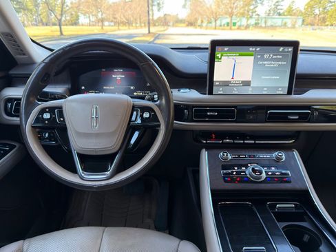 Used 2023 Lincoln Aviator Reserve w/ Equipment Group 201A image 3