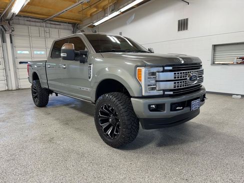 Used 2019 Ford F250 Platinum w/ Platinum Ultimate Package AWD/4WD image 4