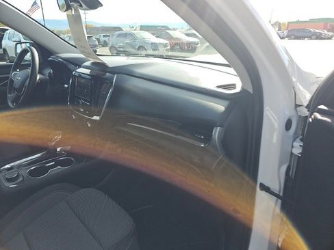 Used 2021 Chevrolet Traverse LS image 25