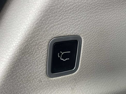 Certified 2018 Chrysler Pacifica Touring Plus FWD image 40