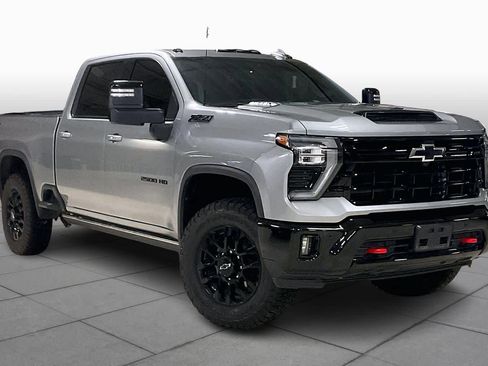 Used 2025 Chevrolet Silverado 2500 LTZ w/ LTZ Plus Package image 3