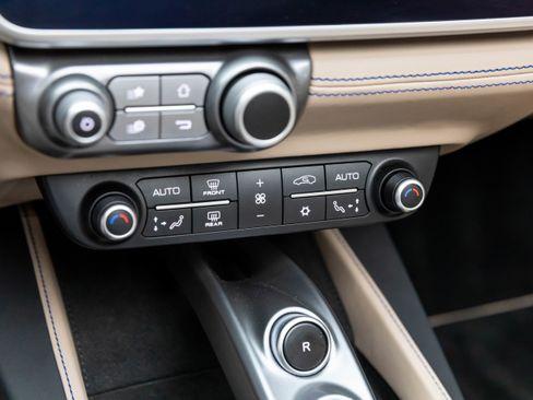 Certified 2019 Ferrari Portofino Base image 33