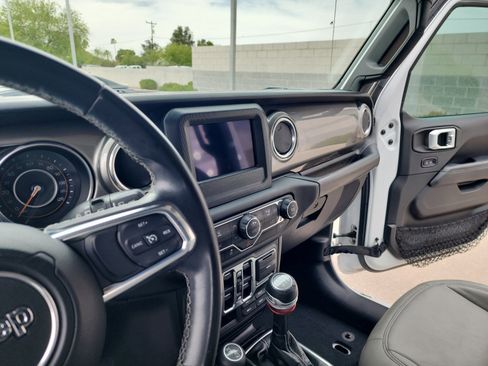 Used 2018 Jeep Wrangler Unlimited Sahara w/ LED Lighting Group AWD/4WD image 28