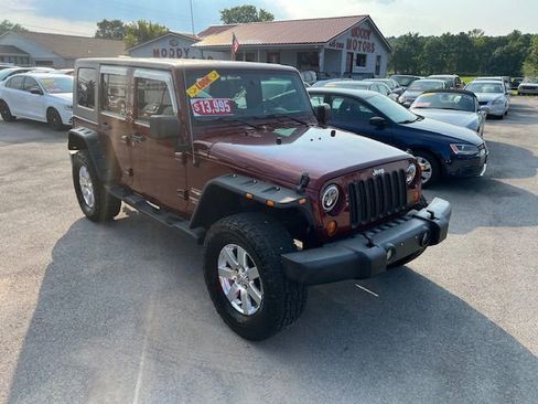 Used 2007 Jeep Wrangler Unlimited Sahara w/ Dual Top Group image 2