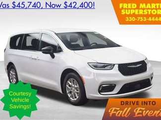 New 2026 Chrysler Pacifica Select image 1
