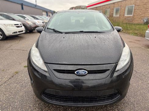 Used 2013 Ford Fiesta SE image 2