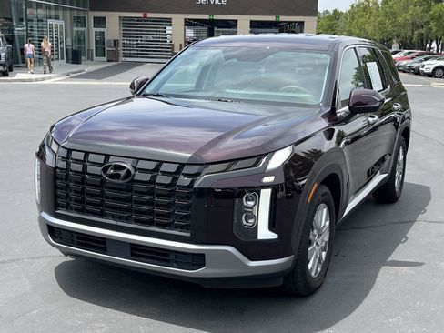 Used 2023 Hyundai Palisade SE w/ Cargo Package AWD/4WD image 2