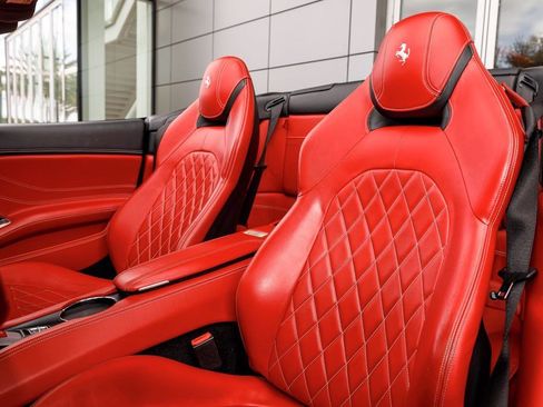 Used 2017 Ferrari California T RWD image 10