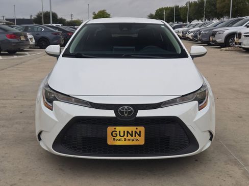 Used 2021 Toyota Corolla LE image 2