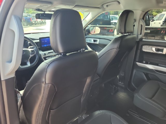 Used 2024 Ford Explorer XLT w/ Equipment Group 202A RWD image 13