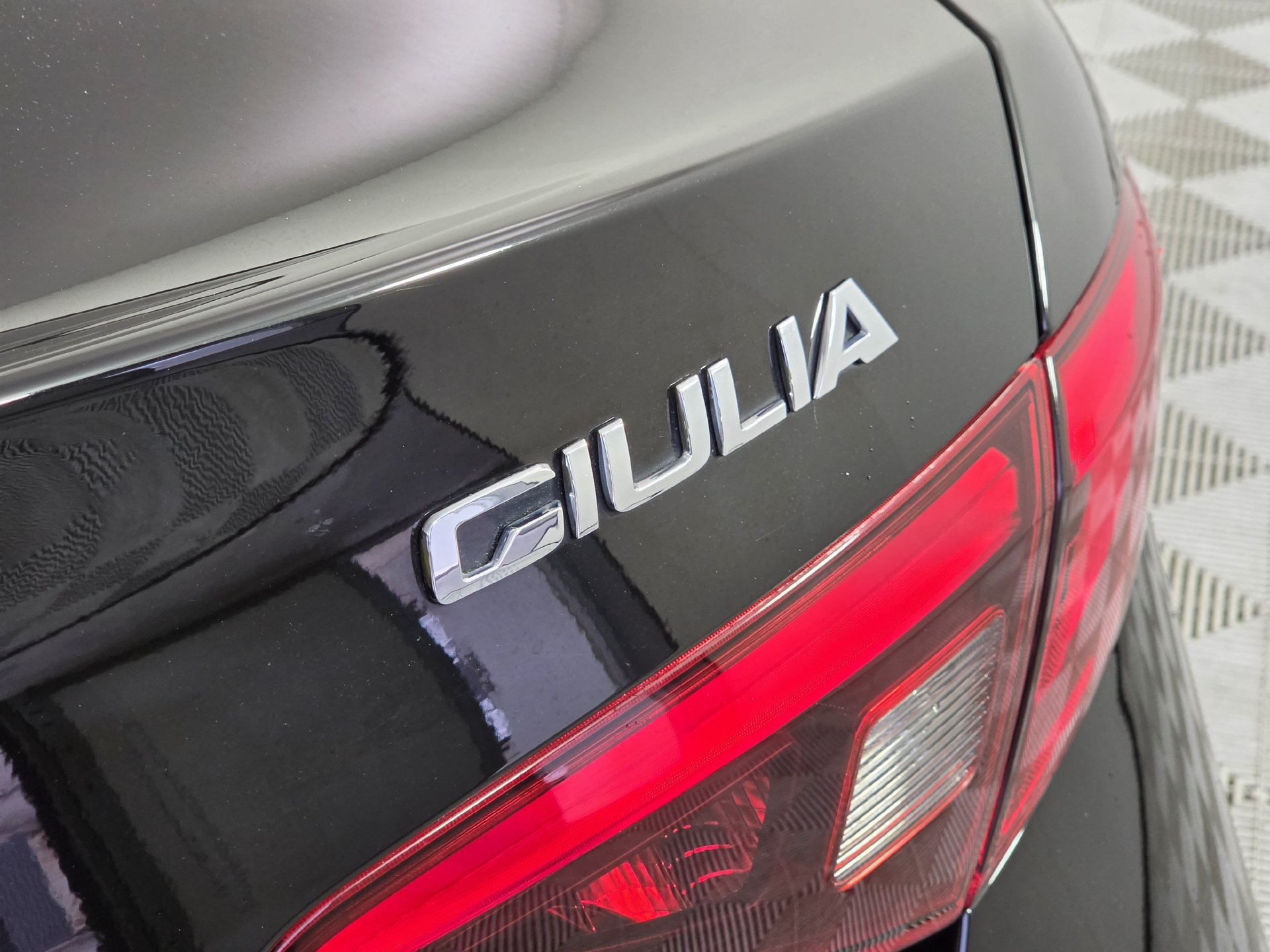 Used 2017 Alfa Romeo Giulia RWD image 47