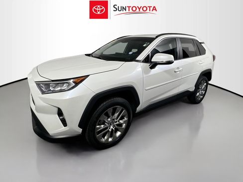 Used 2021 Toyota RAV4 XLE Premium image 9