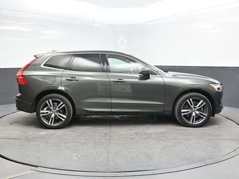 Used 2019 Volvo XC60 T6 Momentum w/ Multimedia Package AWD/4WD image 8