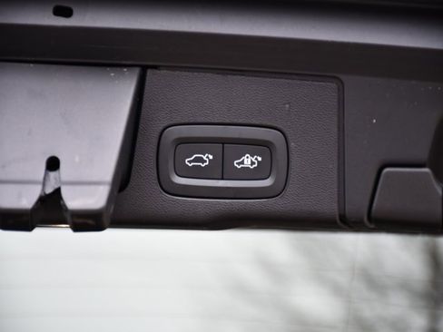 Certified 2025 Volvo XC60 B5 Plus image 29