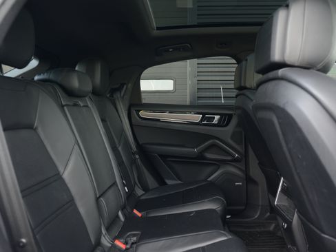 Certified 2021 Porsche Cayenne Coupe AWD/4WD image 33