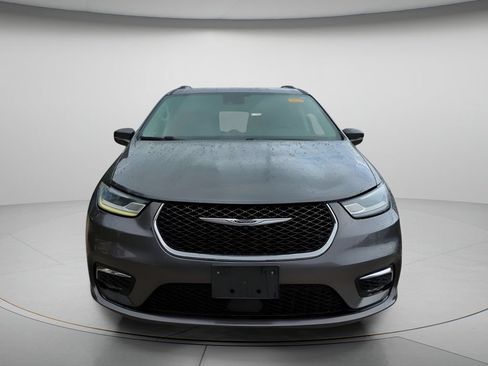 Used 2021 Chrysler Pacifica Touring-L FWD image 3