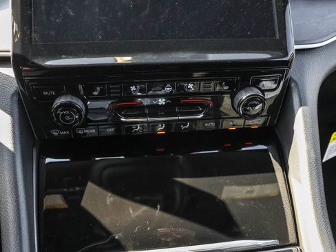 New 2025 Jeep Grand Cherokee Limited w/ Luxury Tech Group II image 19