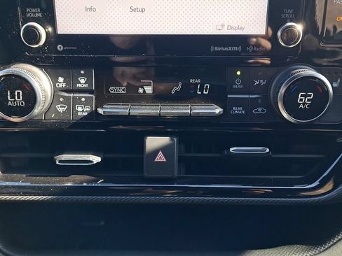 Used 2022 Toyota Highlander XSE AWD/4WD image 18