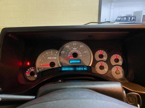 Used 2004 HUMMER H2 w/ Preferred Equipment Group AWD/4WD image 35