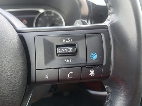 Used 2025 Nissan Pathfinder SV FWD image 29