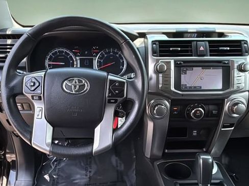 Used 2017 Toyota 4Runner SR5 AWD/4WD image 10