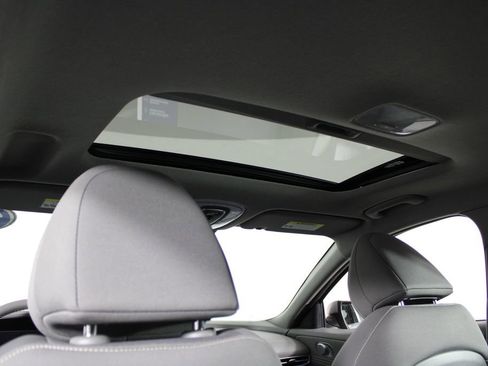 Used 2025 Hyundai Elantra SEL image 21