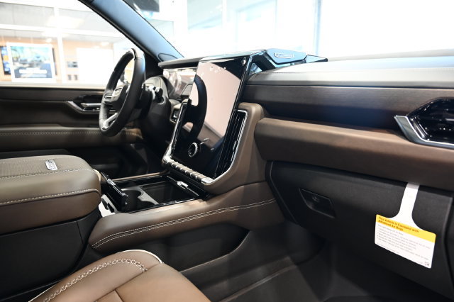 New 2026 GMC Yukon Denali Ultimate AWD/4WD image 19