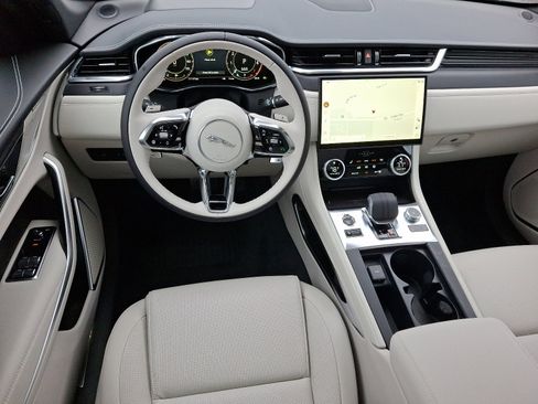 New 2026 Jaguar F-PACE R-Dynamic S image 9