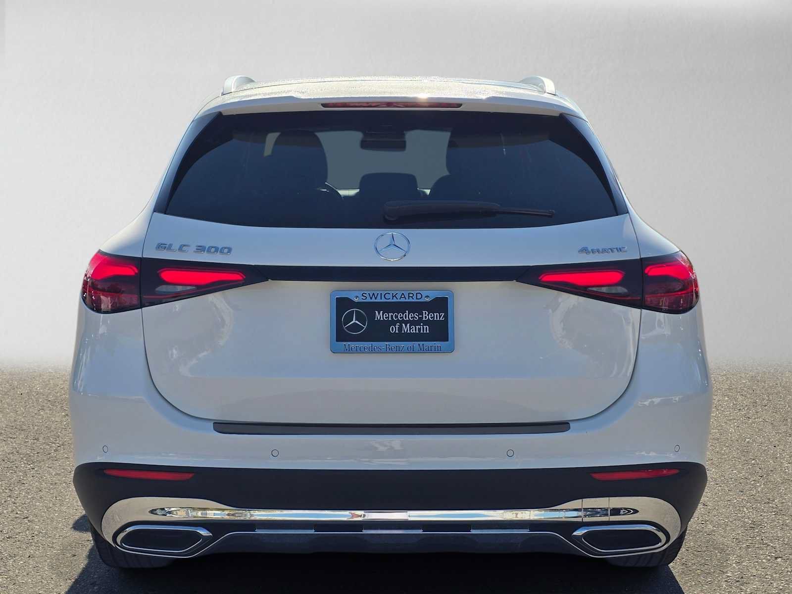Used 2025 Mercedes-Benz GLC 300 4MATIC image 4