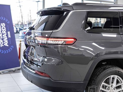 Used 2021 Jeep Grand Cherokee L Laredo w/ Luxury Tech Group I AWD/4WD image 15