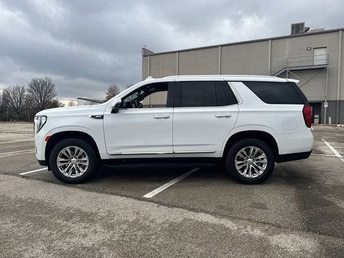 Used 2024 GMC Yukon SLT w/ SLT Premium Package image 3