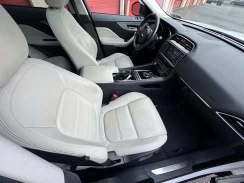 Used 2017 Jaguar F-PACE Prestige image 27