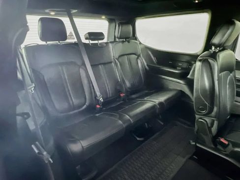 Used 2024 Jeep Wagoneer Series III w/ Premium Group I AWD/4WD image 30