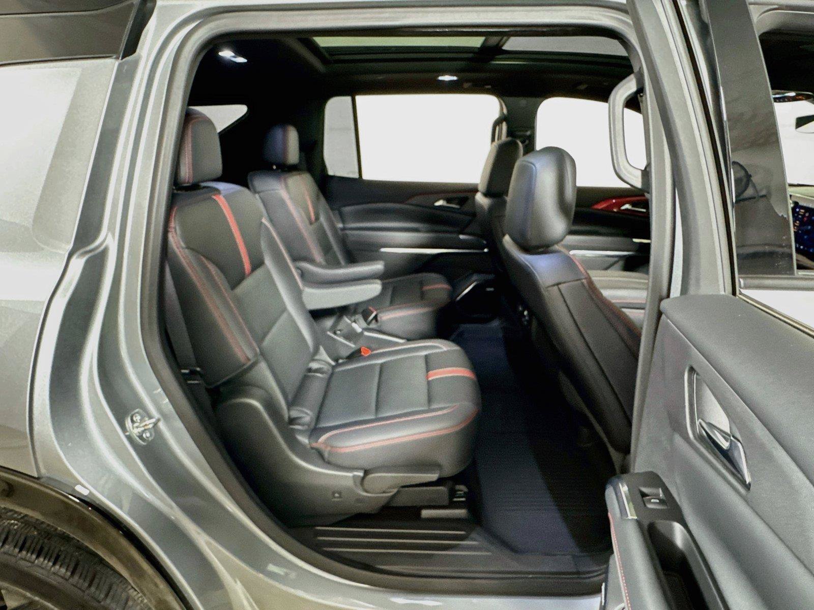Certified 2025 Chevrolet Traverse RS w/ LPO, Floor Liner Package AWD/4WD image 28