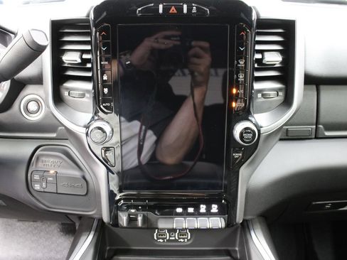 Used 2024 RAM 2500 Big Horn w/ Night Edition AWD/4WD image 19