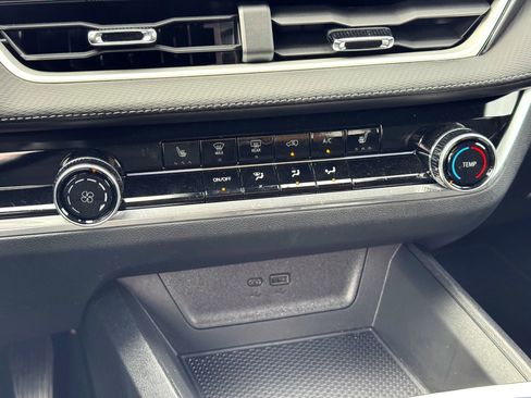 Used 2025 Chevrolet Equinox LT w/ Safety and Technology Package image 27