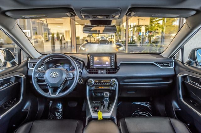 Used 2021 Toyota RAV4 XLE Premium FWD image 3