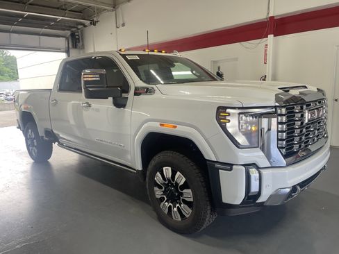 New 2026 GMC Sierra 2500 Denali w/ Denali Reserve Package AWD/4WD image 3